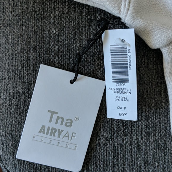 NWT TNA airy fleece perfect shrunken sweatshirt - Picture 6 of 6